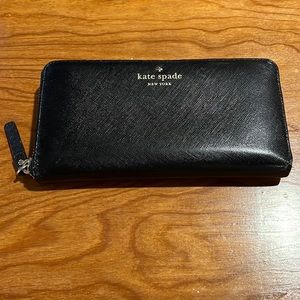 Classic black Kate Spade wallet. Great condition